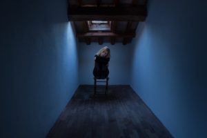 Imparare a riconoscere i propri schemi disfunzionali: la trappola della deprivazione emotiva